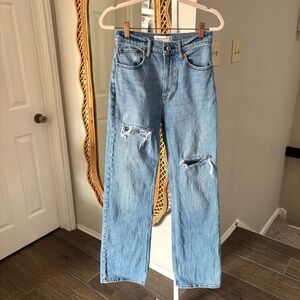 Abercrombie & Fitch / The ‘90s Relaxed Jean High Rise
